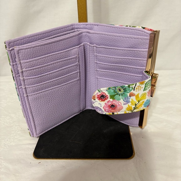 Vegan Leather Wallet in a floral print. Snap close. - Picture 5 of 9